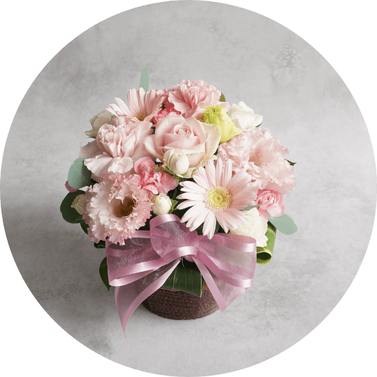 関西化工のフラワーショップのピンクのキュートアレンジメント